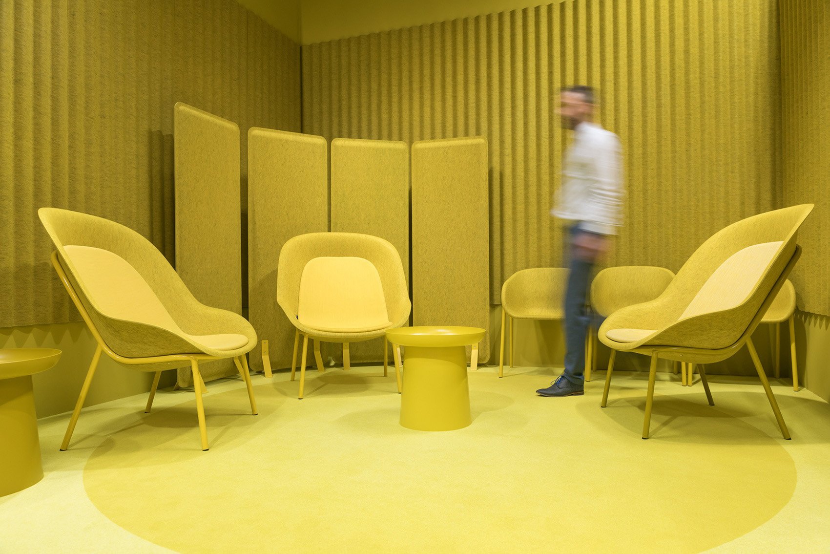 De-Vorm-Orgatec-2018-PET-Felt-Nook-Chair-Yellow-XL