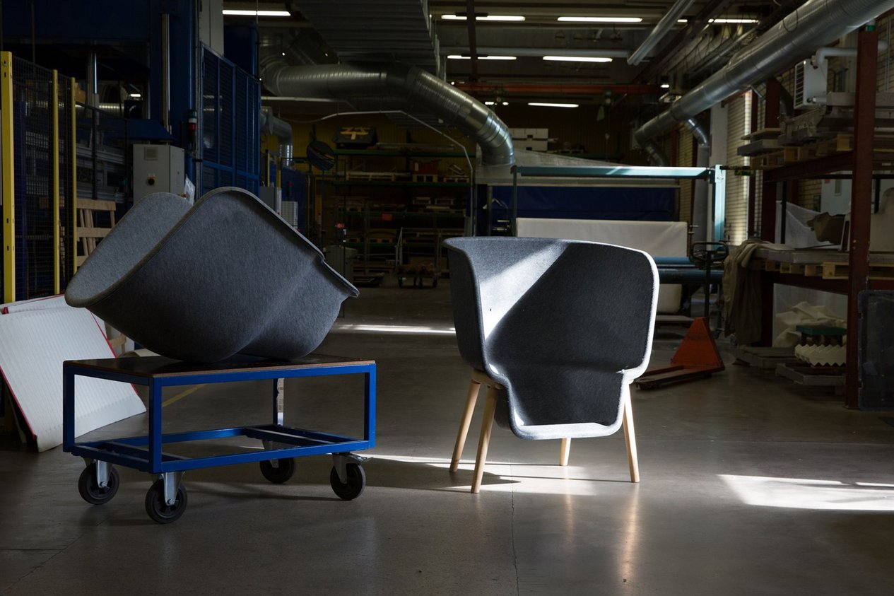 devorm-pod-chair-from-bottle-to-chair